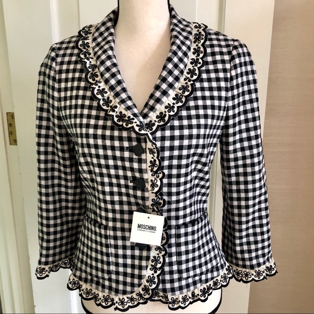 Moschino blazer with ruffed collar/front pockets
